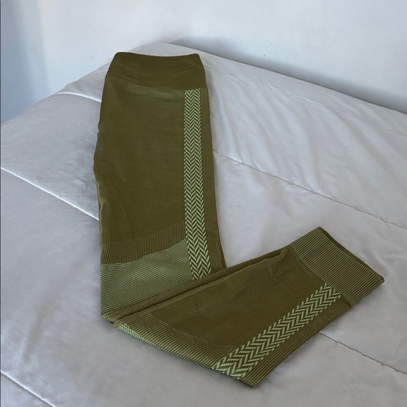 Fablerics Seamless High-Waist Olive Green Leggings - Picture 8 of 9